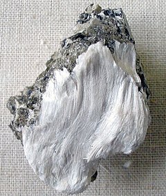 240px-Asbestos_with_muscovite
